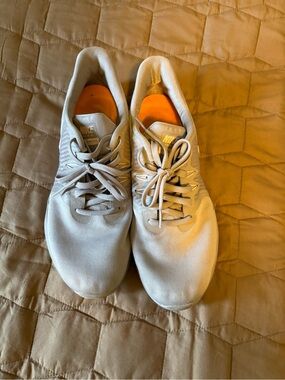 Nike Light Gray Low-Profile Running Shoes with Orange Insoles